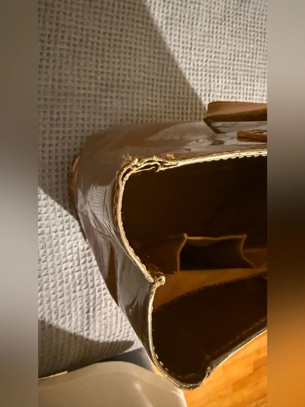 Louis Vuitton Monogram Vernis Reade MM - with original dust cover. Pre-loved.